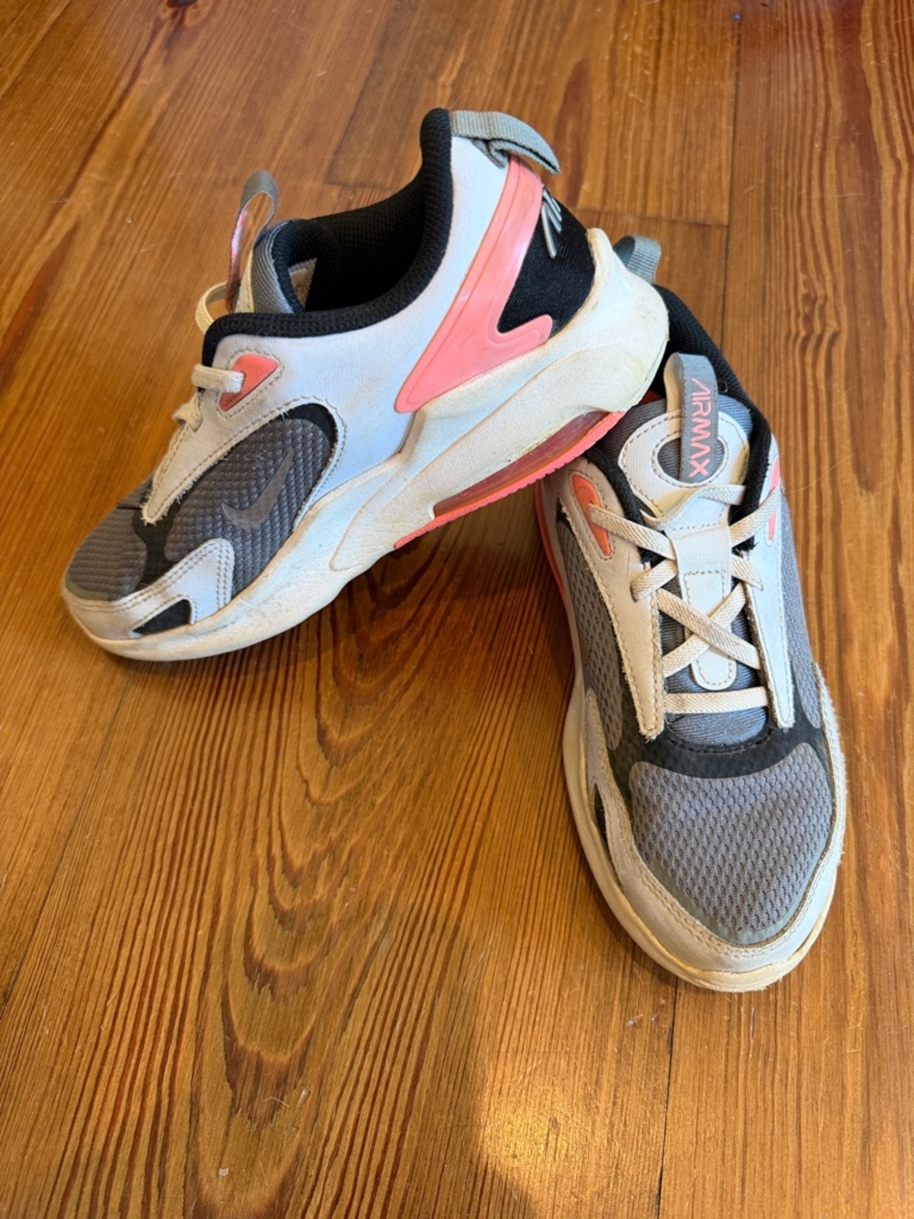 Girl’s Nike Airmax Athletic Sneakers in Gray and Pink